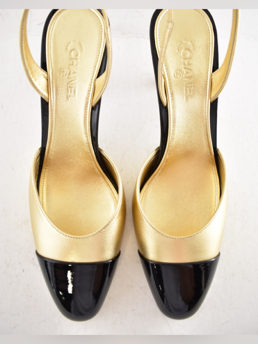 Chanel 26A Metiers Blazy Gold Black Red Apple Sling CC Slingback Heel Pump 38 - Picture 8 of 16